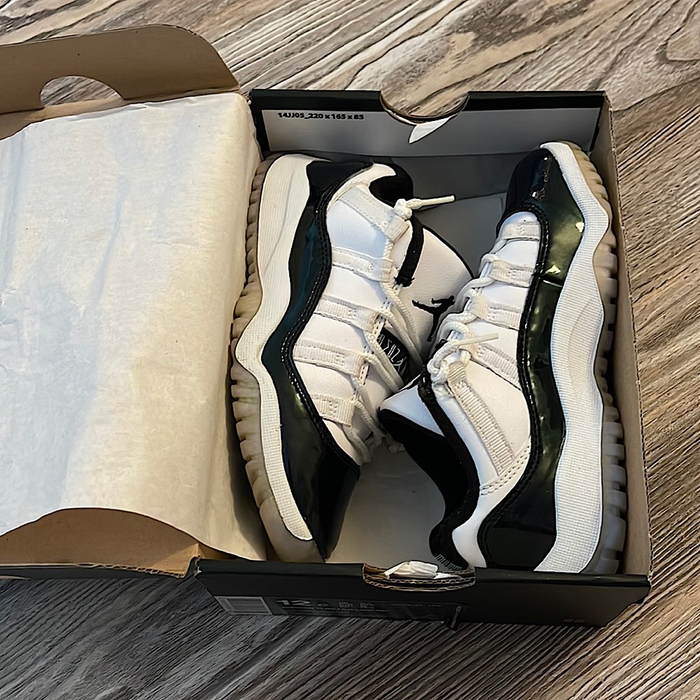 🚨 Jordan Retro 11 - Picture 4 of 4